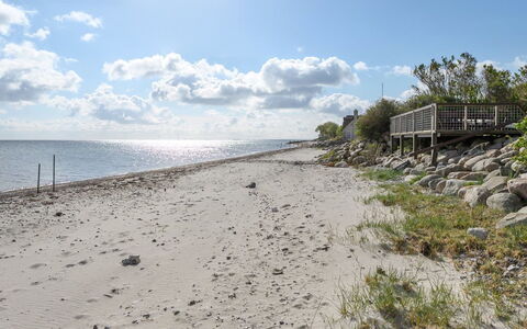 Keti - 5M from the Sea: Blå, Busk, Sommerhus, Bunddække, Have, Estate, Skygge, Landscaping, Stuehus, Eco Hotel