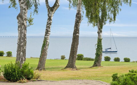 Erok - 100M from the Sea: Blå, Busk, Sommerhus, Bunddække, Have, Estate, Skygge, Landscaping, Stuehus, Eco Hotel