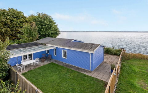 Tana - 5M from the Sea: Træ, Plantesamfund, Land Lot, Skygge, Naturmateriale, Garden Bygninger, Skur, Udendørs Struktur, Bjælkehytte