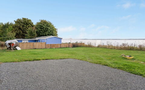 Tana - 5M from the Sea: Træ, Plantesamfund, Land Lot, Skygge, Naturmateriale, Garden Bygninger, Skur, Udendørs Struktur, Bjælkehytte