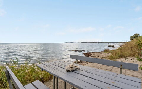 Tana - 5M from the Sea: Blå, Busk, Sommerhus, Bunddække, Have, Estate, Skygge, Landscaping, Stuehus, Eco Hotel