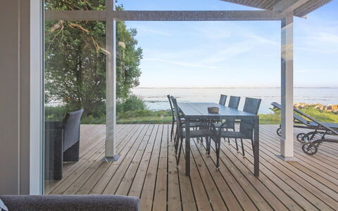 Sasser - 10M from the Sea: Blå, Busk, Sommerhus, Bunddække, Have, Estate, Skygge, Landscaping, Stuehus, Eco Hotel