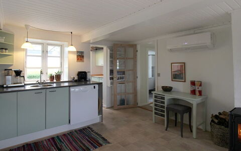 Harre - 300M from the Sea: Møbel, Indretning, Gulvbelægning, Etage, Cabinetry, Loft, Køkken, Træ, Lysarmatur, Værelse
