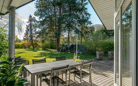 Maira - 150M from the Sea: Busk, Land Lot, Hjem, Have, Veranda, Skygge, Bunddække, Landscaping, Estate