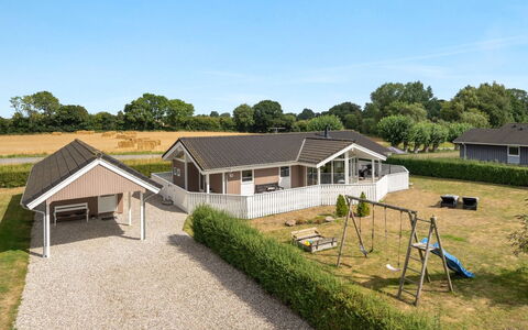 Stefanka - 600M from the Sea: Tag, Hus, Hjem, Sommerhus, Dør, Sidespor, Dæk, Veranda, Planke, Hårdttræ
