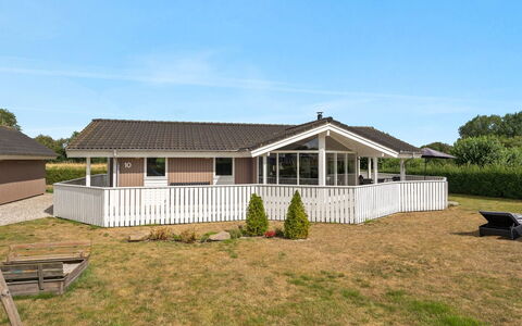 Stefanka - 600M from the Sea: Tag, Hus, Hjem, Sommerhus, Dør, Sidespor, Dæk, Veranda, Planke, Hårdttræ