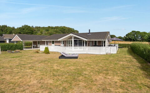 Stefanka - 600M from the Sea: Tag, Hus, Hjem, Sommerhus, Dør, Sidespor, Dæk, Veranda, Planke, Hårdttræ