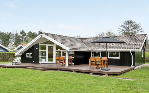 Tore - 200M from the Sea: Tag, Hus, Hjem, Sommerhus, Sidespor, Estate, Indkørsel, Garden Bygninger, Gård, Skur