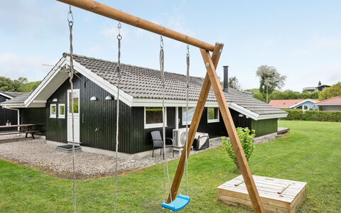 Tore - 200M from the Sea: Tag, Hus, Hjem, Sommerhus, Sidespor, Estate, Indkørsel, Garden Bygninger, Gård, Skur
