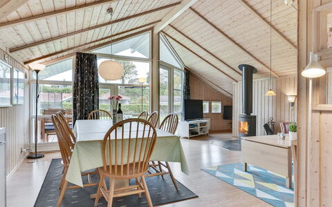 Tore - 200M from the Sea: Tag, Hus, Hjem, Sommerhus, Sidespor, Estate, Indkørsel, Garden Bygninger, Gård, Skur