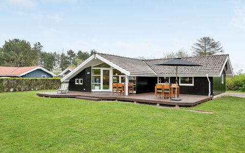 Tore - 200M from the Sea: Tag, Hus, Hjem, Sommerhus, Sidespor, Estate, Indkørsel, Garden Bygninger, Gård, Skur