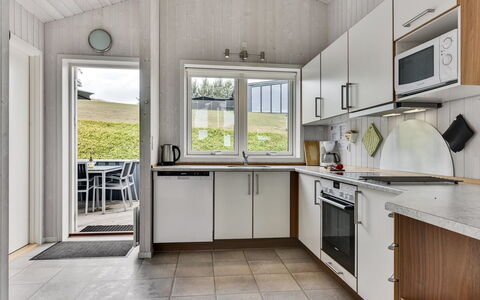 Sisko - 600M from the Sea: Hjem, Køkken, Køkken Apparat, Større Bandage, Loft, Husholdningsapparat, Countertop, Tap, Køkkenvask, Hårdttræ