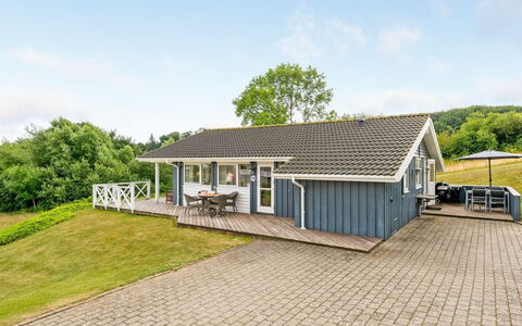 Sisko - 600M from the Sea: Hus, Sommerhus, Tag, Garden Bygninger, Skygge, Skur, Backyard, Udendørs Møbler, Gård, Lawn