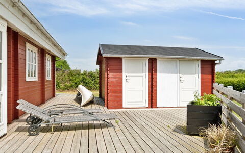 Anneli - 600M from the Sea: Tag, Hus, Hjem, Sommerhus, Dør, Sidespor, Dæk, Veranda, Planke, Hårdttræ