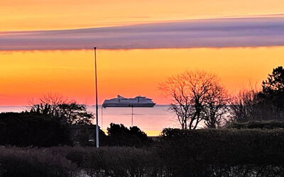 Flicka - 275M from the Sea