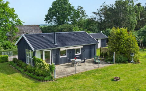 Locan - 1.2Km from the Sea: Tag, Hus, Hjem, Sommerhus, Sidespor, Estate, Indkørsel, Garden Bygninger, Gård, Skur