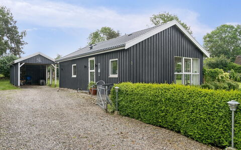 Locan - 1.2Km from the Sea: Hus, Tag, Sommerhus, Busk, Hjem, Bunddække, Sidespor, Dør, Have, Stuehus