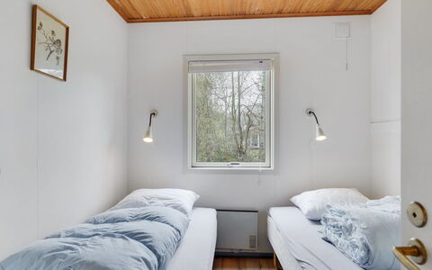 Felisa - 300M from the Sea: Væg, Træ, Soveværelse, Loft, Seng, Etage, Indretning, Gulvbelægning, Sengetøj, Hjem