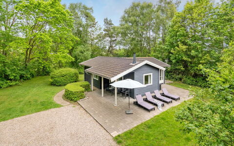Felisa - 300M from the Sea: Møbel, Indretning, Gulvbelægning, Træ, Etage, Loft, Trægulve, Stol, Bord, Belysning