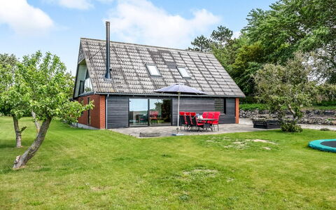 Emin - 100M from the Sea: Græs, Tag, Hus, Hjem, Sommerhus, Land Lot, Stuehus, Have, Landdistrikt