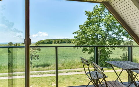 Emin - 100M from the Sea: Træ, Stol, Glas, Skygge, Bejdse, Hårdttræ, Altan, Eco Hotel, Dæk, Køkken & Spisebord