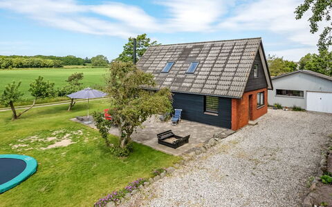 Emin - 100M from the Sea: Græs, Hus, Tag, Sommerhus, Hjem, Have, Eng, Lawn, Garden Bygninger