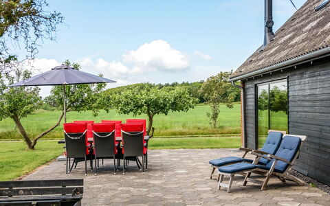 Emin - 100M from the Sea: Møbel, Udendørs Møbler, Stol, Land Lot, Have, Lawn, Skygge, Sommerhus, Udendørs Bord, Gård