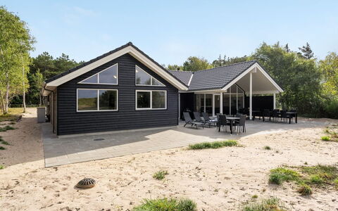 Jorn - 75M from the Sea: Hus, Tag, Hjem, Sommerhus, Skur, Garden Bygninger, Sidespor, Gård, Bjælkehytte, Hytte