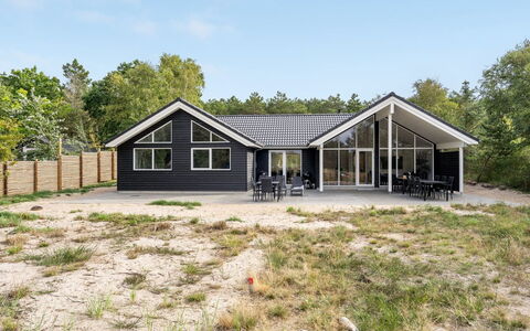 Jorn - 75M from the Sea: Hus, Tag, Hjem, Sommerhus, Skur, Garden Bygninger, Sidespor, Gård, Bjælkehytte, Hytte