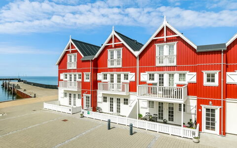Terina - 5M from the Sea: Tag, Hus, Hjem, Sommerhus, Sidespor, Estate, Indkørsel, Garden Bygninger, Gård, Skur