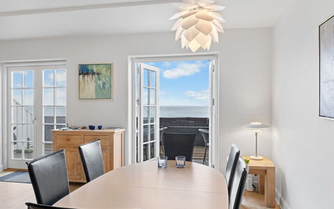 Terina - 5M from the Sea: Tag, Hus, Hjem, Sommerhus, Sidespor, Estate, Indkørsel, Garden Bygninger, Gård, Skur