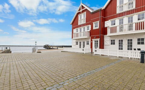Terina - 5M from the Sea: Tag, Hus, Hjem, Sommerhus, Sidespor, Estate, Indkørsel, Garden Bygninger, Gård, Skur