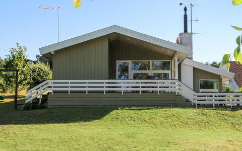 Roel - 500M from the Sea: Hjem, Sommerhus, Veranda, Estate, Sidespor, Lawn, Gård, Landscaping, Stuehus, Skygge