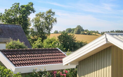 Roel - 500M from the Sea: Tag, Busk, Sidespor, Have, Skygge, Gård, Landscaping, Design, Backyard, Garden Bygninger