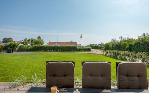 Sebbi - 90M from the Sea: Himmel, Møbel, Græs, Udendørs Møbler, Stol, Bord, Udendørs Bord, Land Lot, Have, Lawn