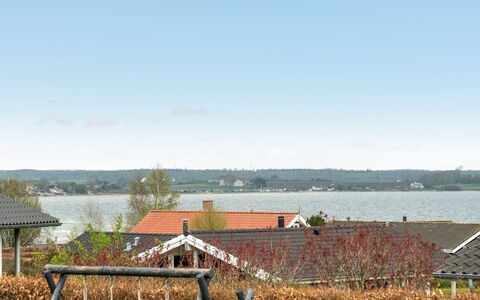 Henrijette - 200M from the Sea: Hjem, Tag, Hus, Sommerhus, Estate, Dør, Veranda, Sidespor, Stuehus, Skygge