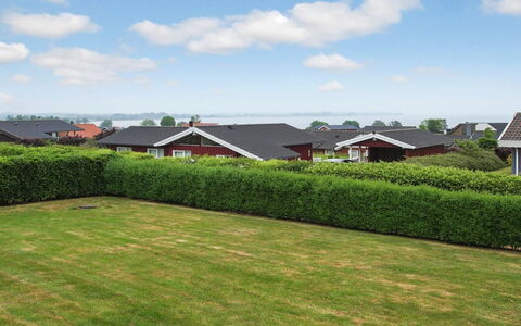 Henrijette - 200M from the Sea: Græs, Busk, Hus, Land Lot, Tag, Lawn, Bunddække, Have, Hæk, Sommerhus