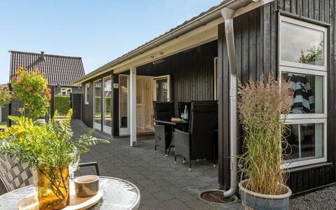 Kei - 75M from the Sea: Tag, Hus, Hjem, Sommerhus, Sidespor, Estate, Indkørsel, Garden Bygninger, Gård, Skur