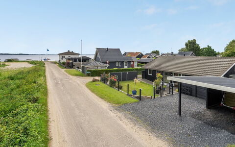 Kei - 75M from the Sea: Tag, Hus, Hjem, Sommerhus, Sidespor, Estate, Indkørsel, Garden Bygninger, Gård, Skur