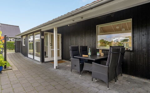 Kei - 75M from the Sea: Tag, Hus, Hjem, Sommerhus, Sidespor, Estate, Indkørsel, Garden Bygninger, Gård, Skur