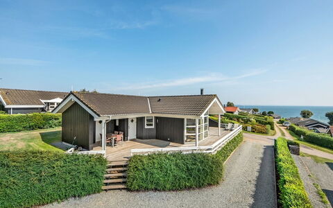 Maj - 150M from the Sea: Møbel, Indretning, Gulvbelægning, Træ, Etage, Loft, Trægulve, Stol, Bord, Belysning