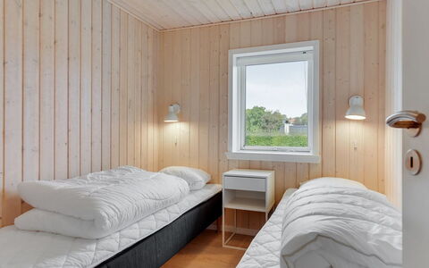 Serey - 500M from the Sea: Træ, Soveværelse, Loft, Seng, Indretning, Etage, Sengetøj, Sengetøj, Bed Frame, Planke