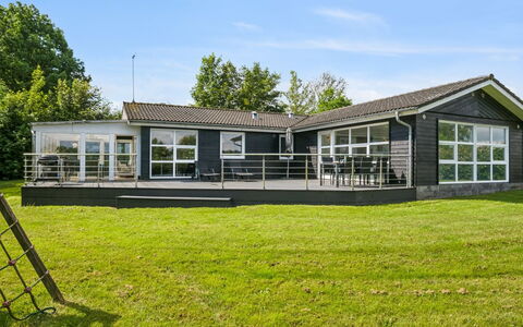 Peder - 950M from the Sea: Gulvbelægning, Væg, Etage, Indretning, Træ, Loft, Trægulve, Belysning, Møbel, Laminat Gulv