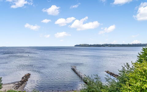 Majbritt - 50M from the Sea: Tag, Hus, Hjem, Sommerhus, Sidespor, Estate, Indkørsel, Garden Bygninger, Gård, Skur