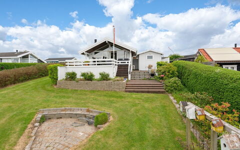 Heimeram - 150M from the Sea: Tag, Hus, Hjem, Sommerhus, Dør, Sidespor, Dæk, Veranda, Planke, Hårdttræ