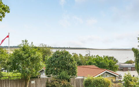 Snezana - 150M from the Sea: Boligområde, Tag, Forstad, Indkørsel, Estate, Skorsten