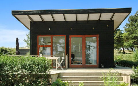 Pirjo - 50M from the Sea: Tag, Hus, Land Lot, Hjem, Sommerhus, Estate, Garden Bygninger, Skygge, Bjælkehytte, Landscaping