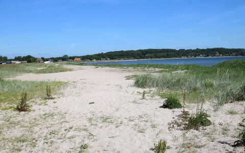 Anisa - 400M from the Sea: Møbel, Indretning, Gulvbelægning, Træ, Etage, Loft, Trægulve, Stol, Bord, Belysning
