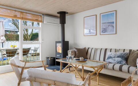 Susette - 400M from the Sea: 