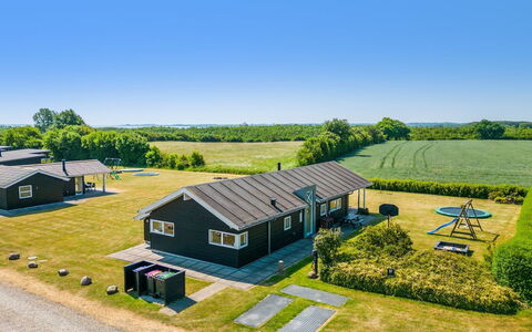 Iorund - 550M from the Sea: Tag, Hus, Hjem, Sommerhus, Dør, Sidespor, Dæk, Veranda, Planke, Hårdttræ